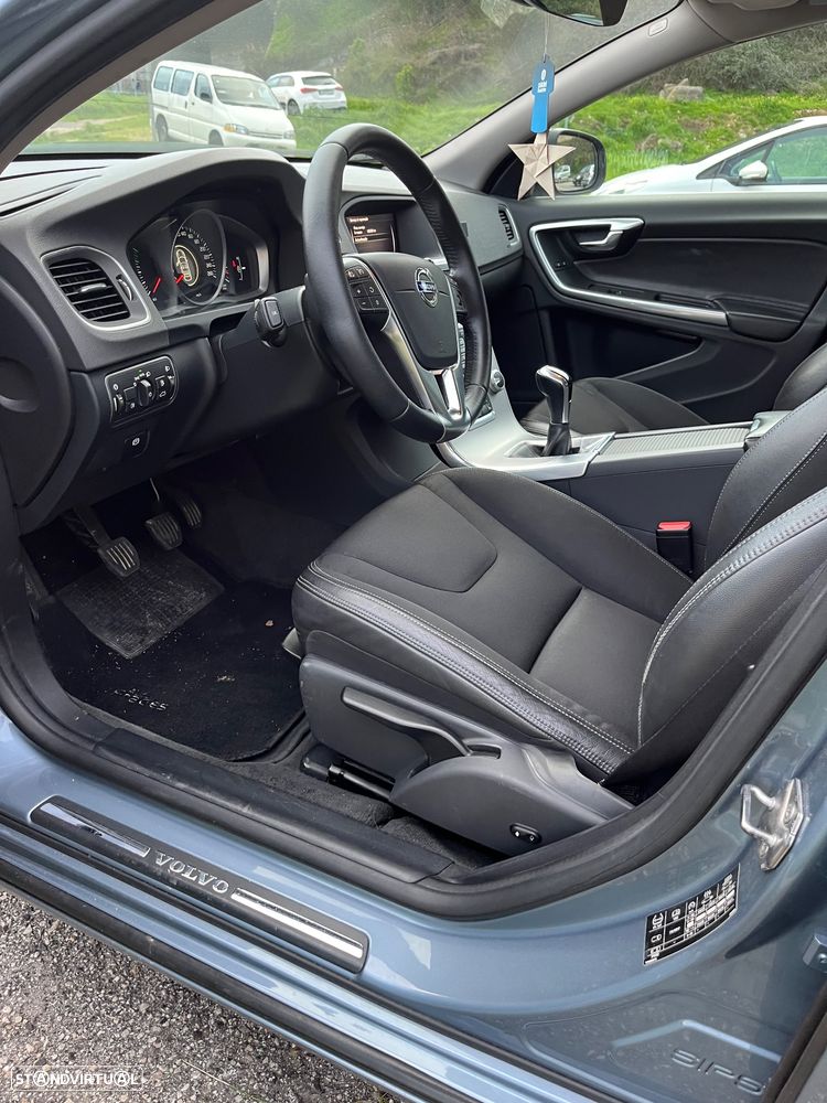 Volvo V60 2.0 D3 Momentum - 6