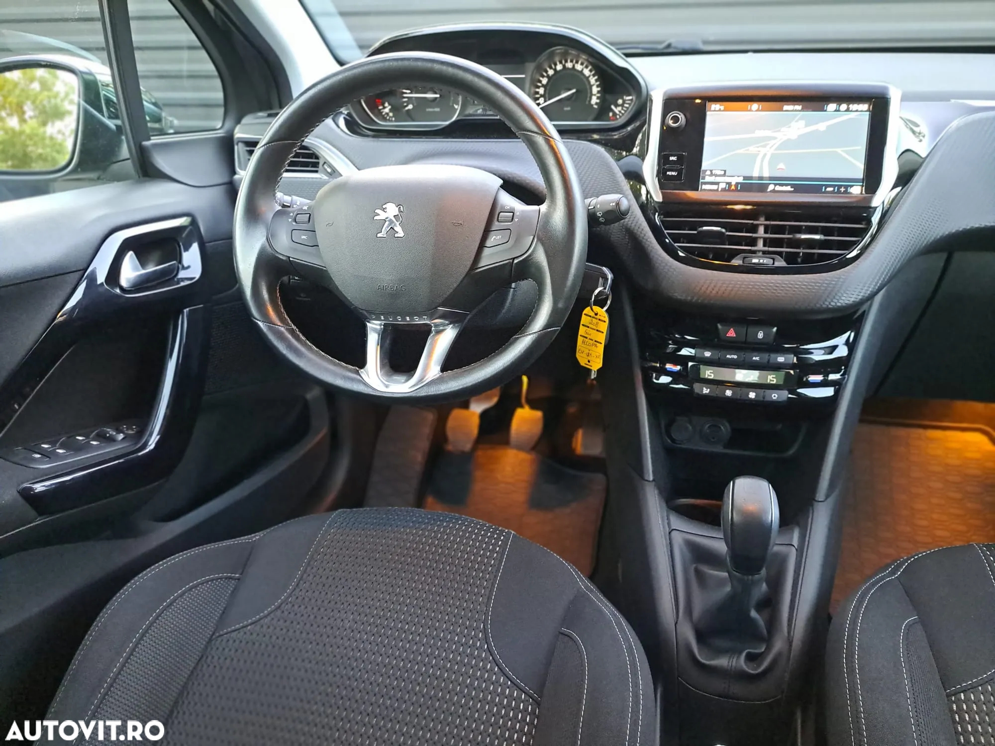Peugeot 208 1.2 L PureTech Turbo Allure - 15