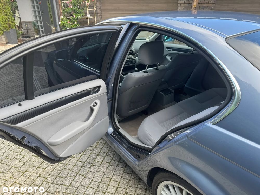 BMW Seria 3 330i - 21
