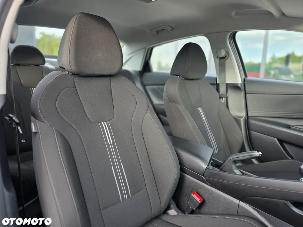 Hyundai Elantra - 30