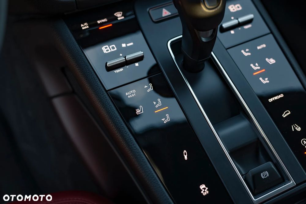 Porsche Macan T - 22