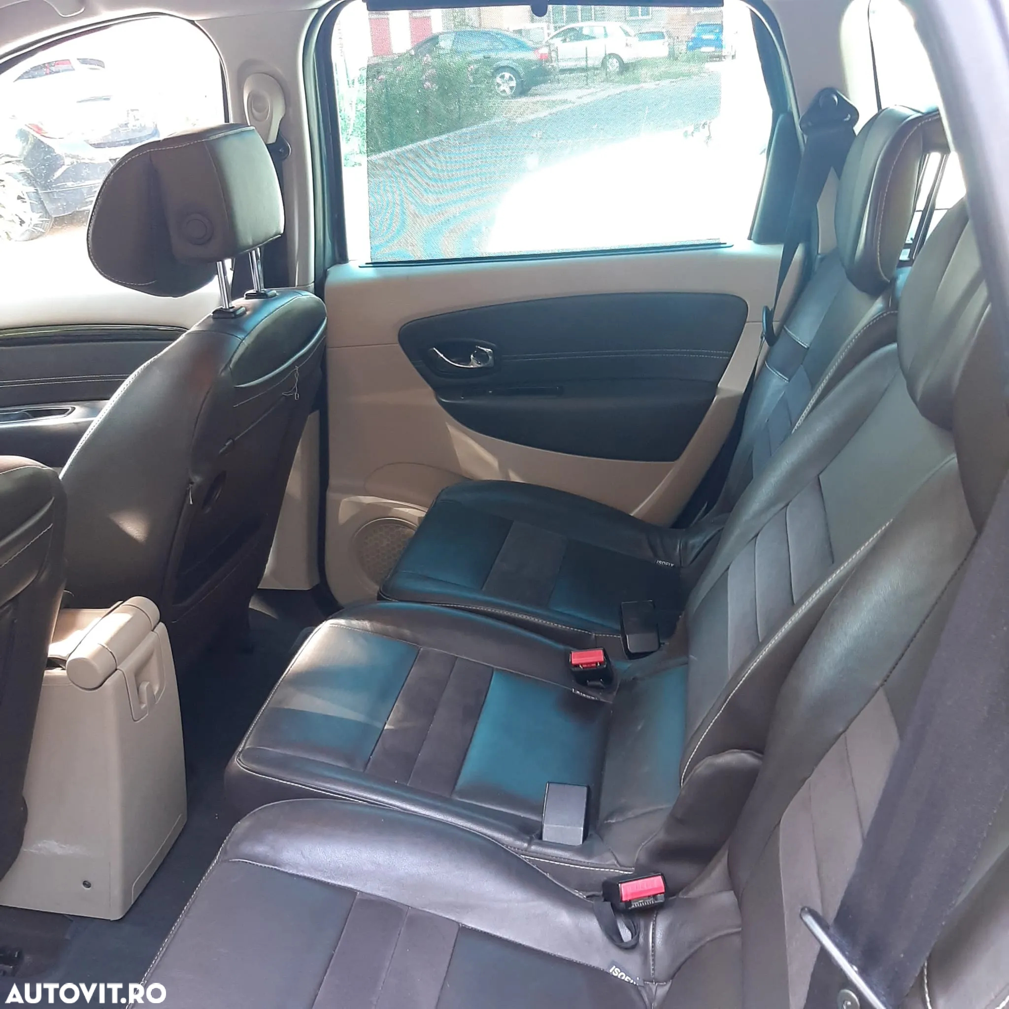 Renault Grand Scenic 1.6 dCi Stop&Start Energy Privilege - 11