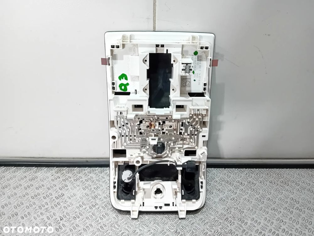 lampka podsufitki Audi Q3 2015 8V0947135A - 2