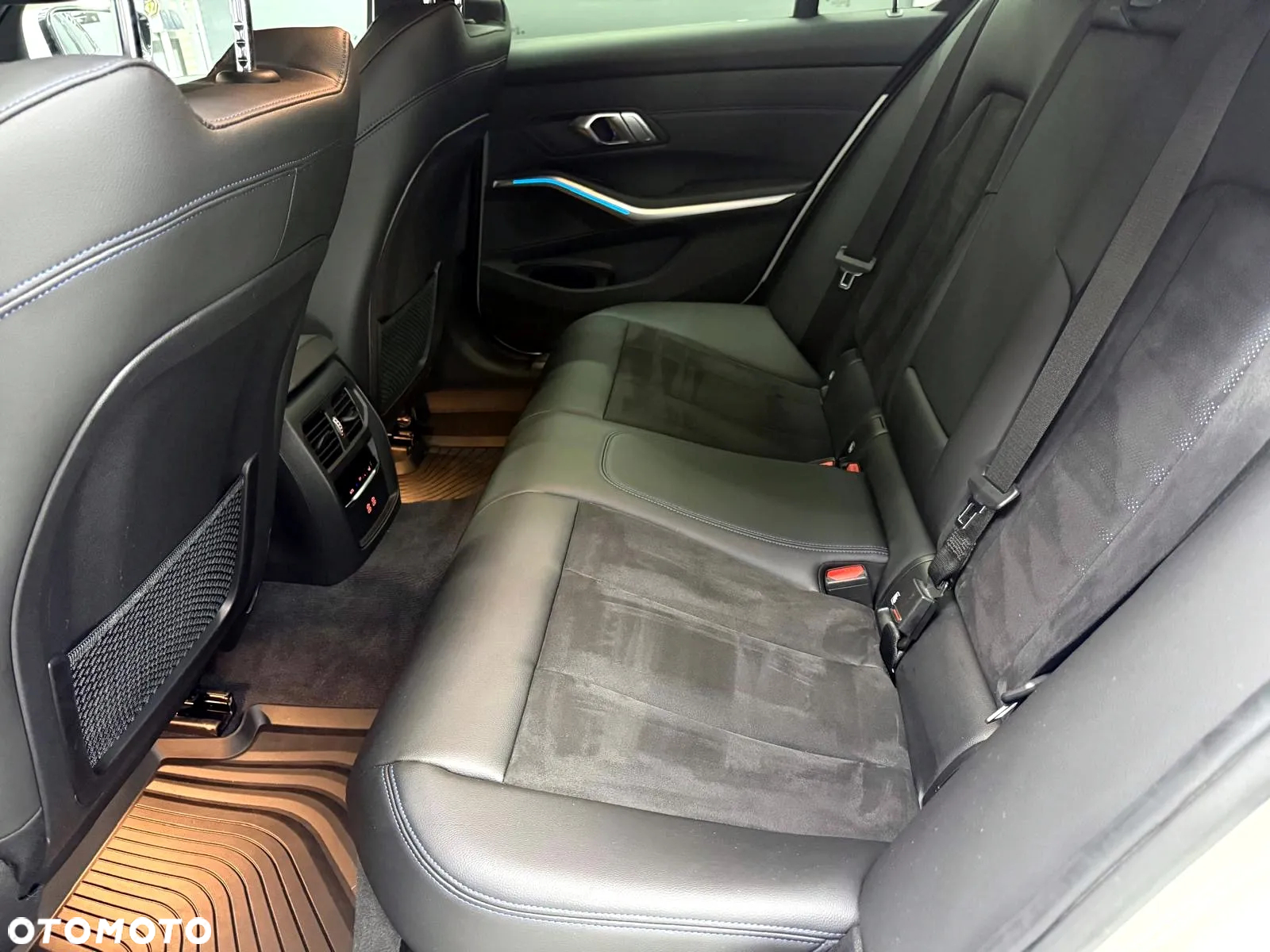 BMW Seria 3 330e xDrive M Sport sport - 31