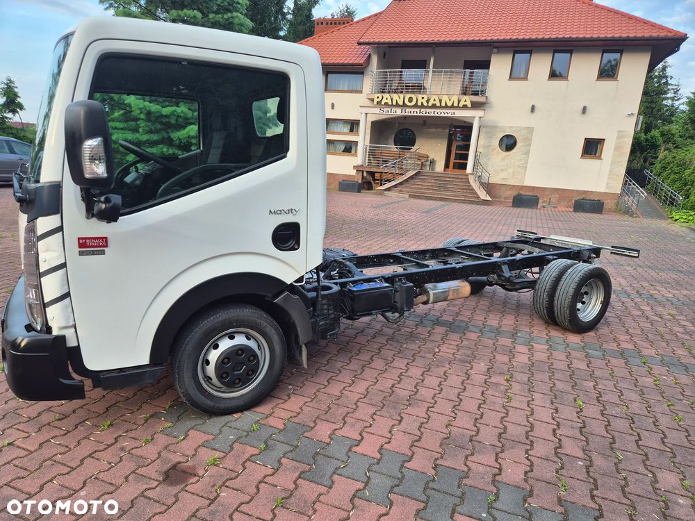 Renault Maxity - 8