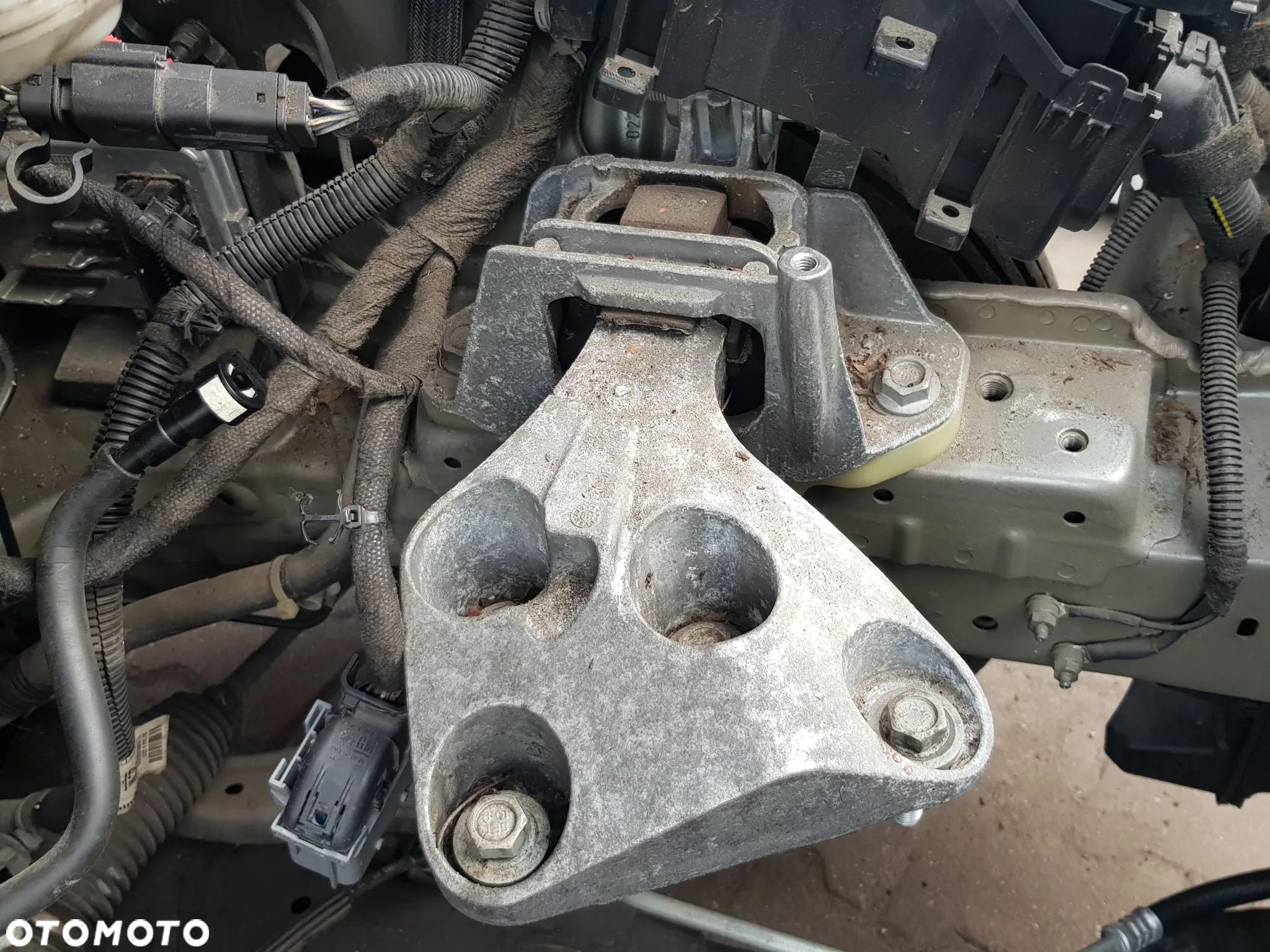Opel Astra K 1.5 CDTI CRDI Łapa Poduszka Skrzyni Biegów 39215835 - 1