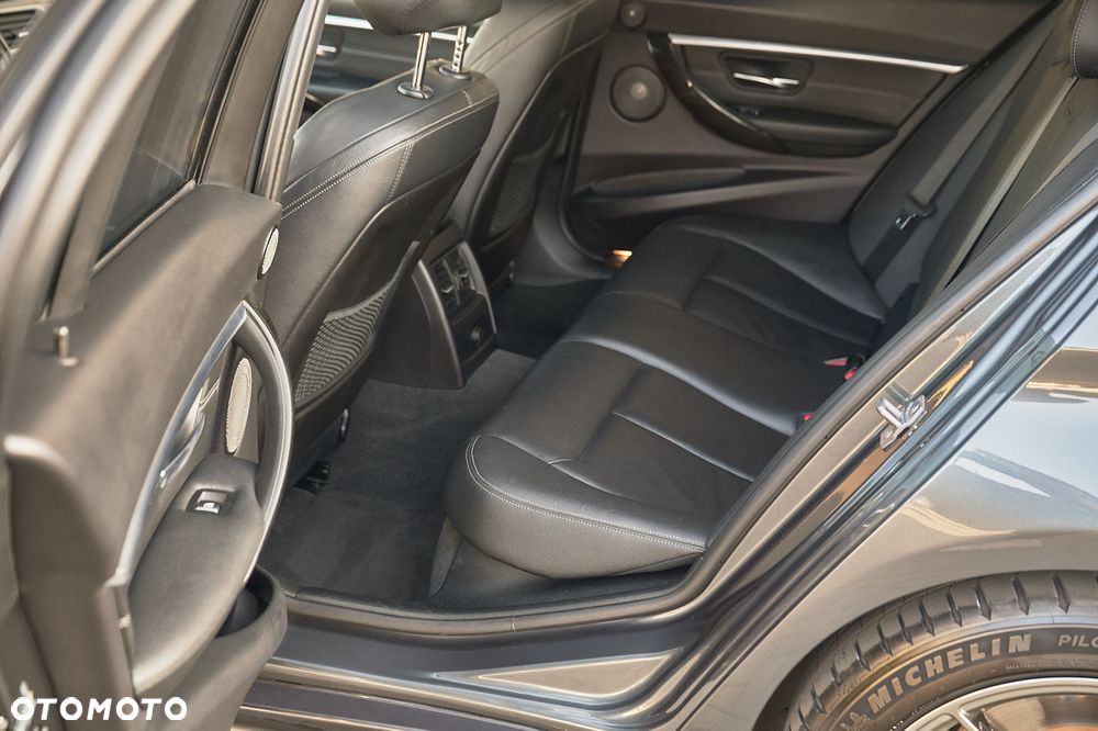 BMW Seria 3 340i xDrive Edition M Sport Shadow - 18