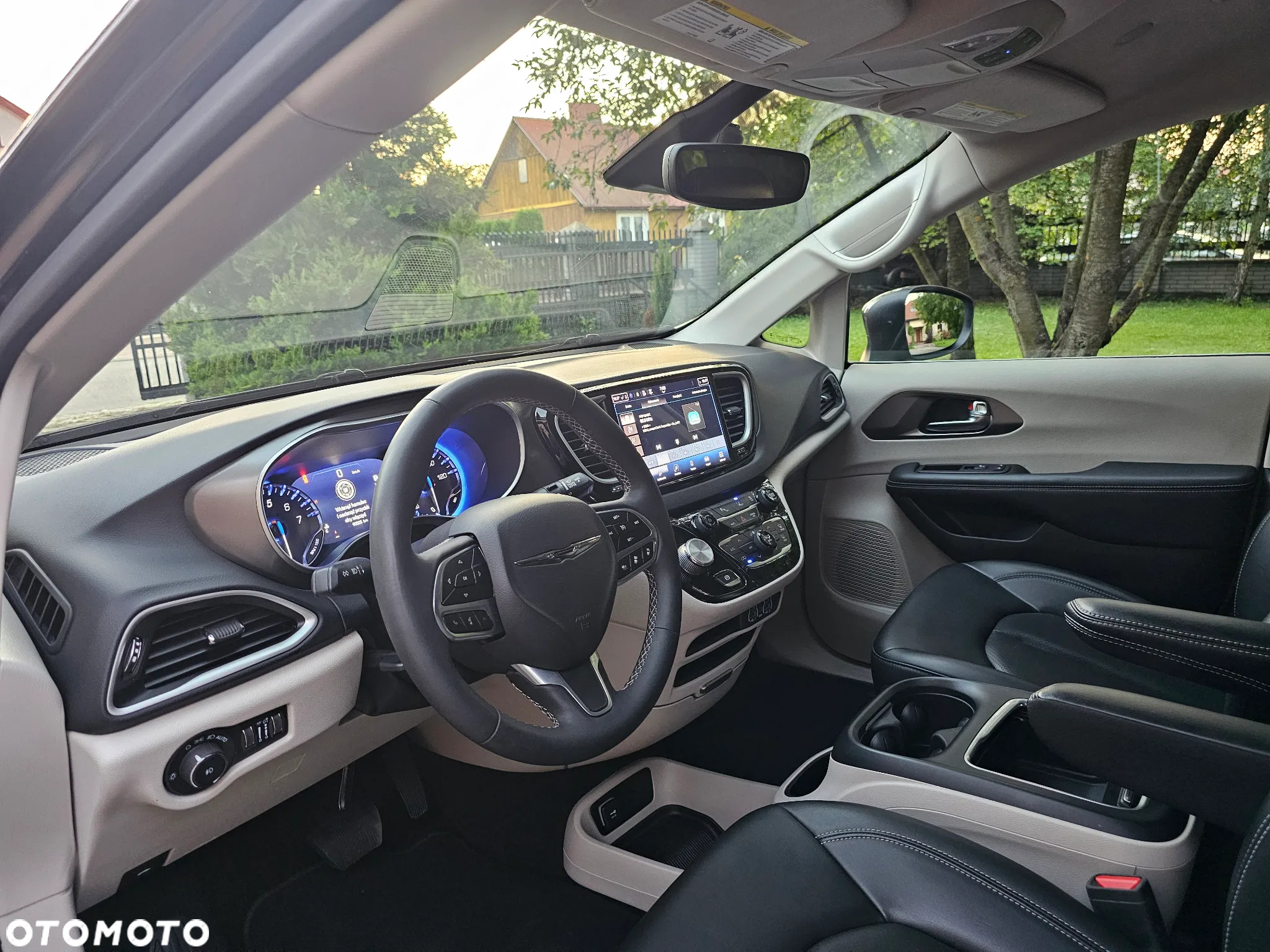 Chrysler Pacifica - 10