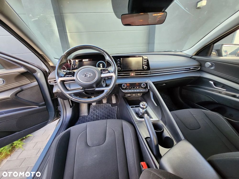 Hyundai Elantra 1.6 Smart - 16