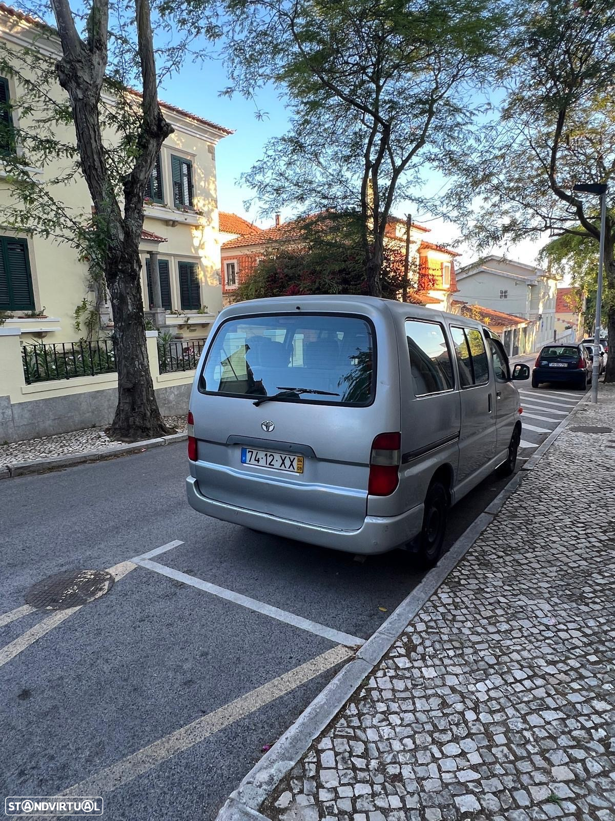 Toyota HiAce - 4