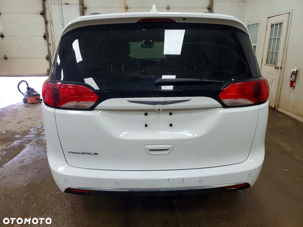 Chrysler Pacifica - 6