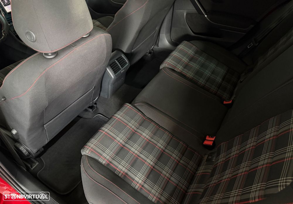 VW Golf GTI Performance BlueMotion DSG - 16