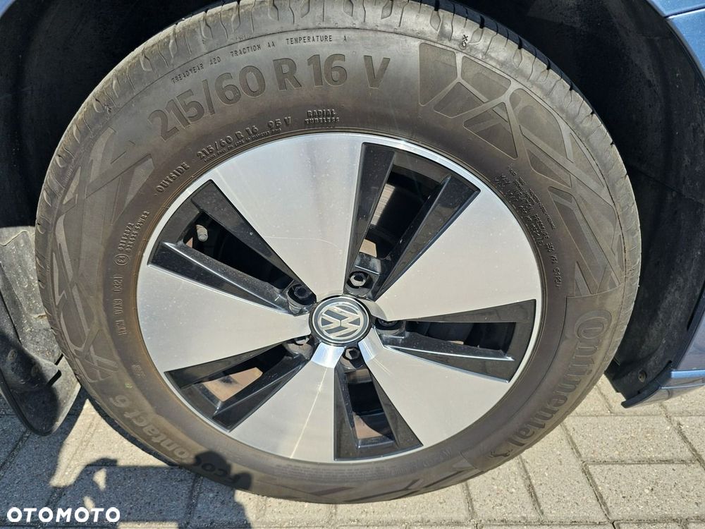 Volkswagen Passat - 32