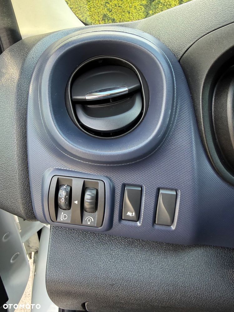 Opel Vivaro L2H1 2,9t Elegance Business - 25