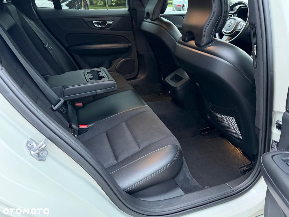 Volvo V60 D4 Momentum - 16
