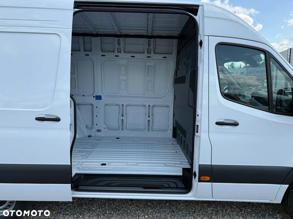 Mercedes-Benz Sprinter - 12