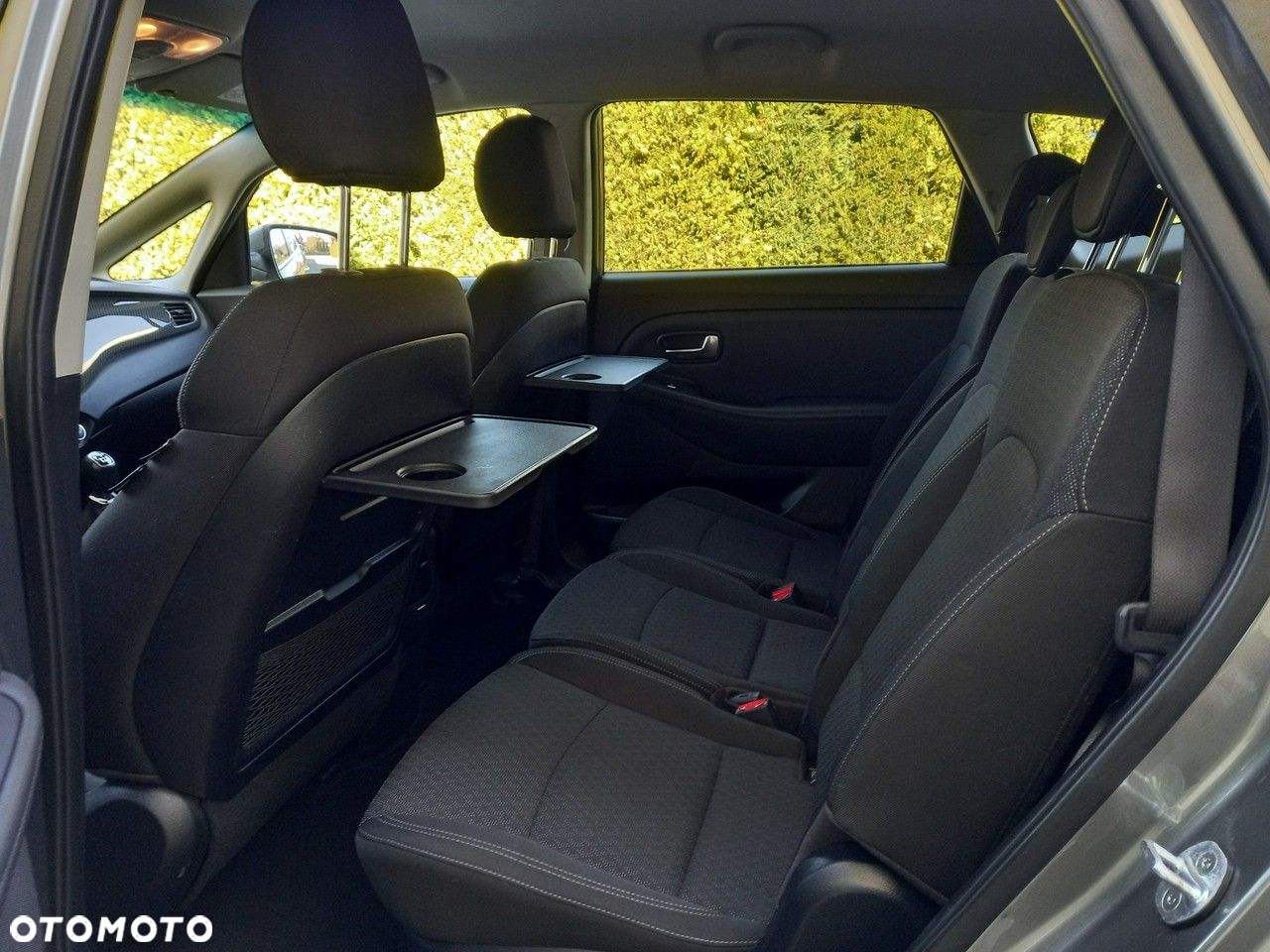 Kia Carens 1.6 GDI Dream-Team Edition - 25