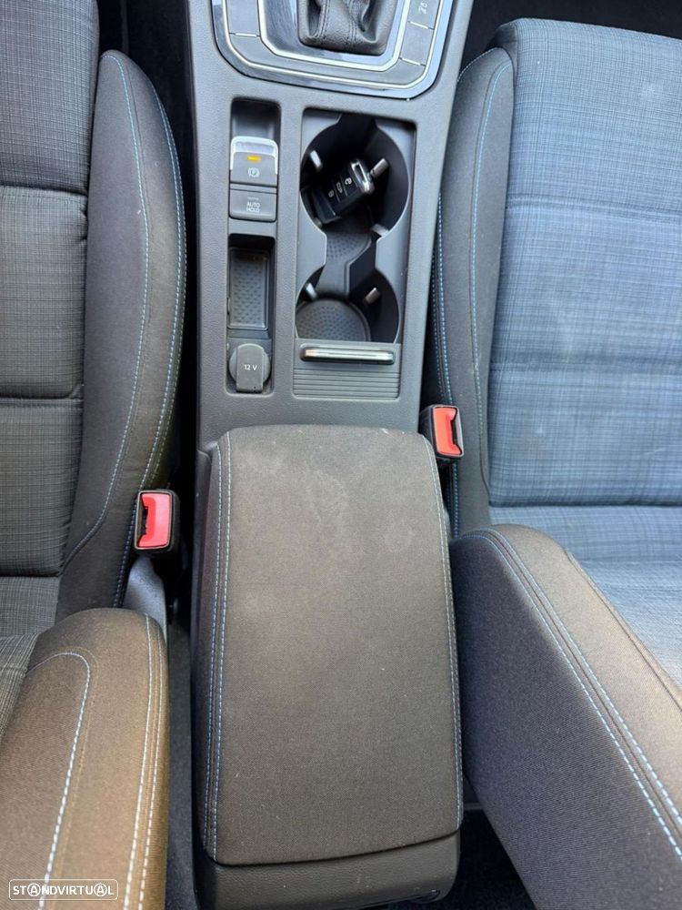 VW Passat - 32