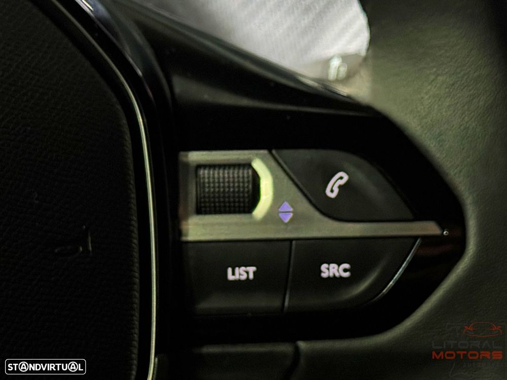 Peugeot 2008 1.2 PureTech Allure - 24