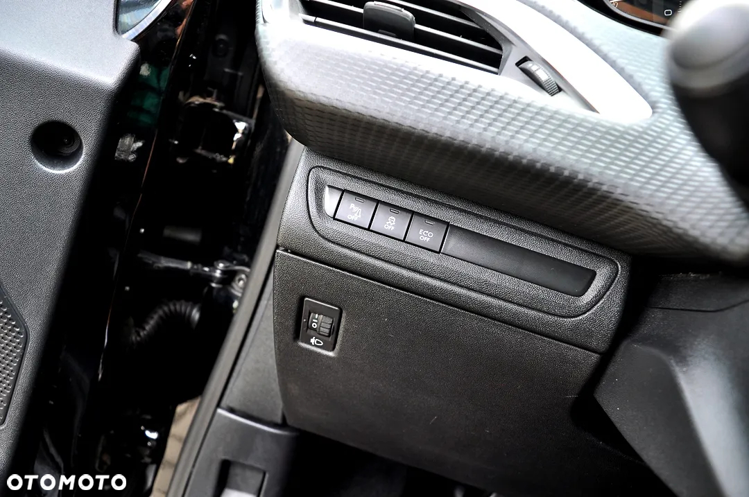 Peugeot 2008 1.2 Pure Tech GPF Allure S&S - 16