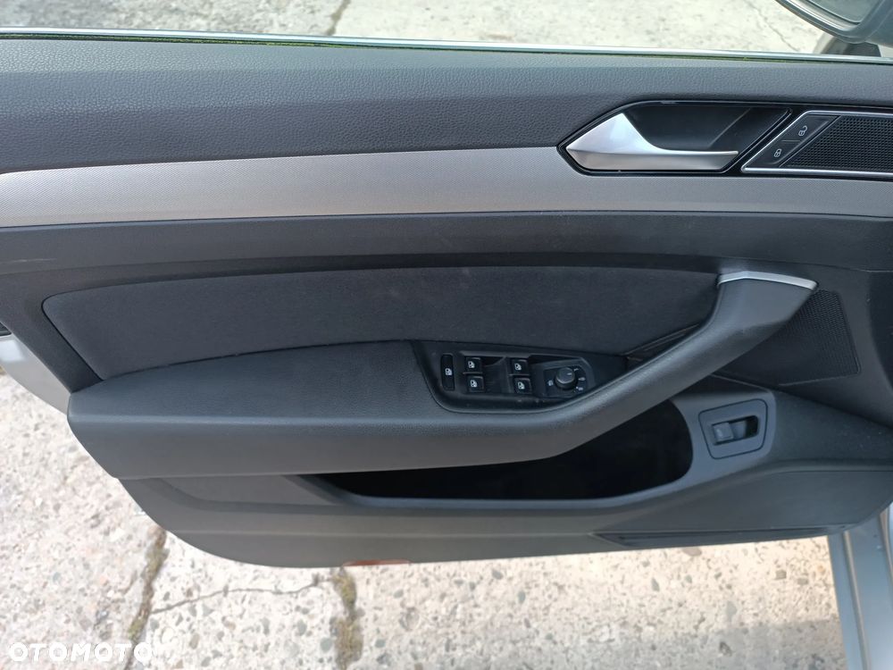 Volkswagen Passat - 15