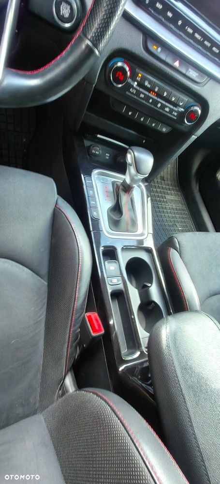 Kia Ceed - 11