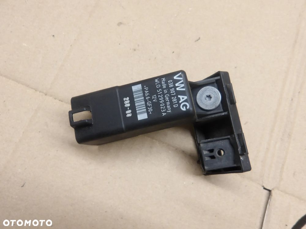 VW TOURAN I LIFT 06-10r. 2.0 TDI PRZEKAŹNIK ŚWIEC ŻAROWYCH 038907281D - 1