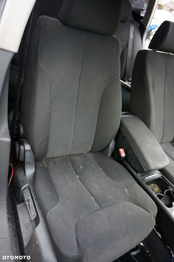 VOLKSWAGEN PASSAT B6 KOMBI 2007 LD5Q 2.0 TDI BKP 140KM KDN GRANATOWY na części - 13