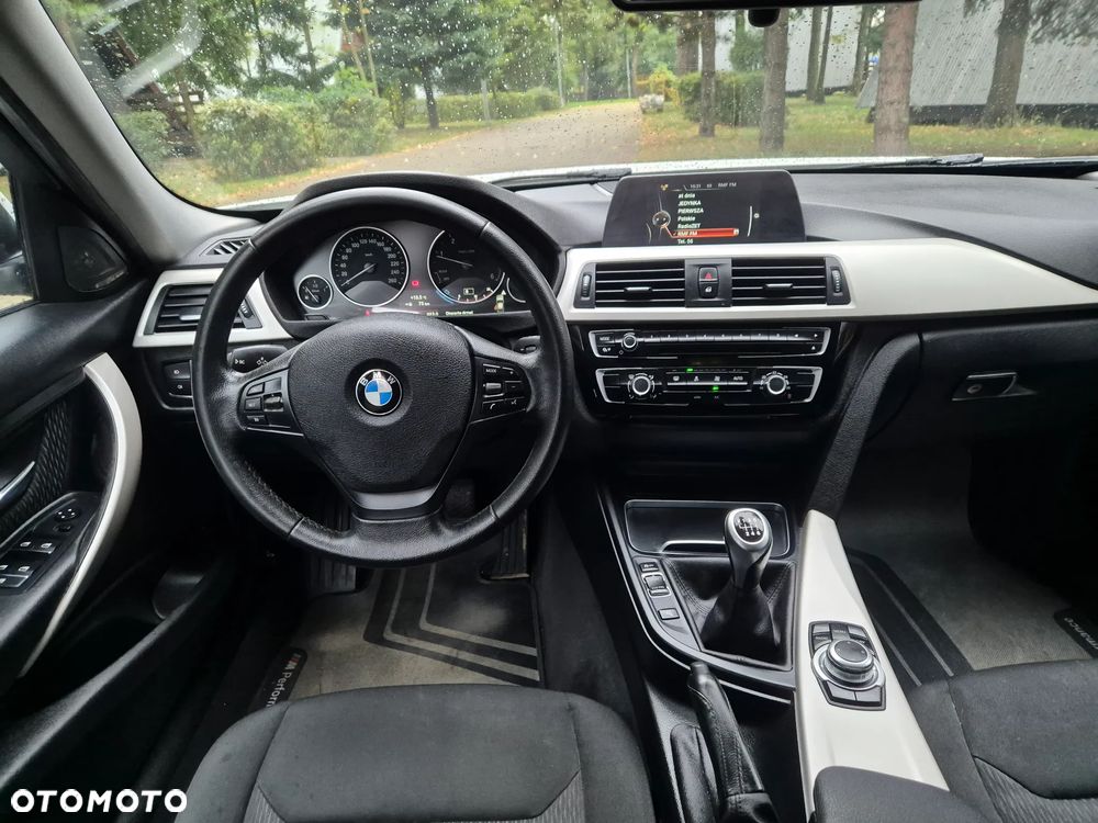 BMW Seria 3 318d M Sport - 15