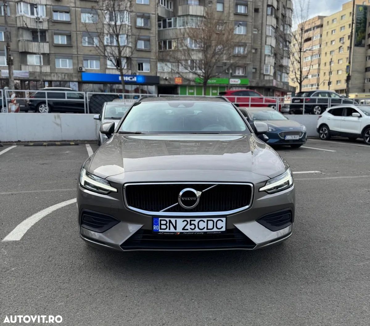 Volvo V60 B3 B DKG Momentum - 1