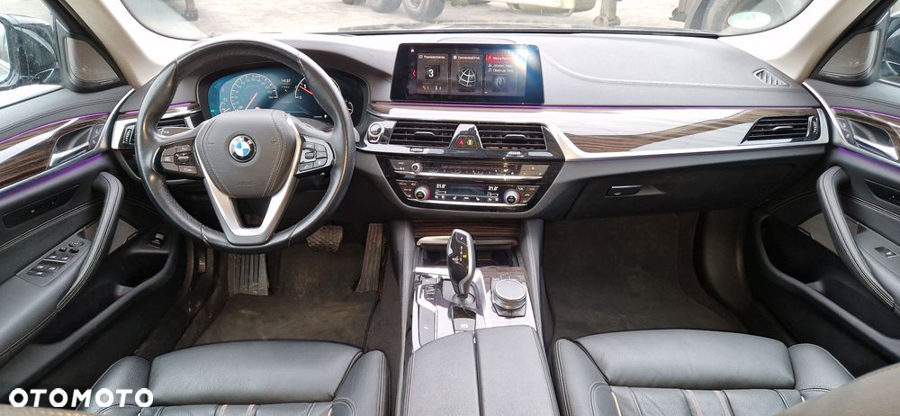 BMW Seria 5 525d Luxury Line sport - 14