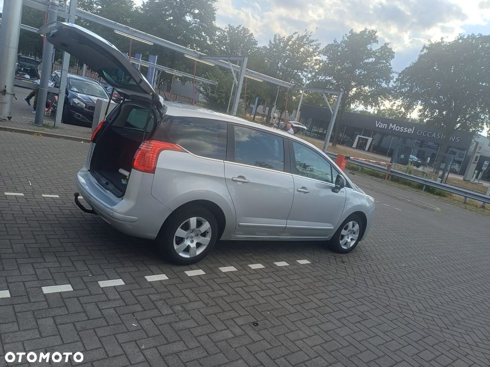 Peugeot 5008 1.6 THP Family - 10