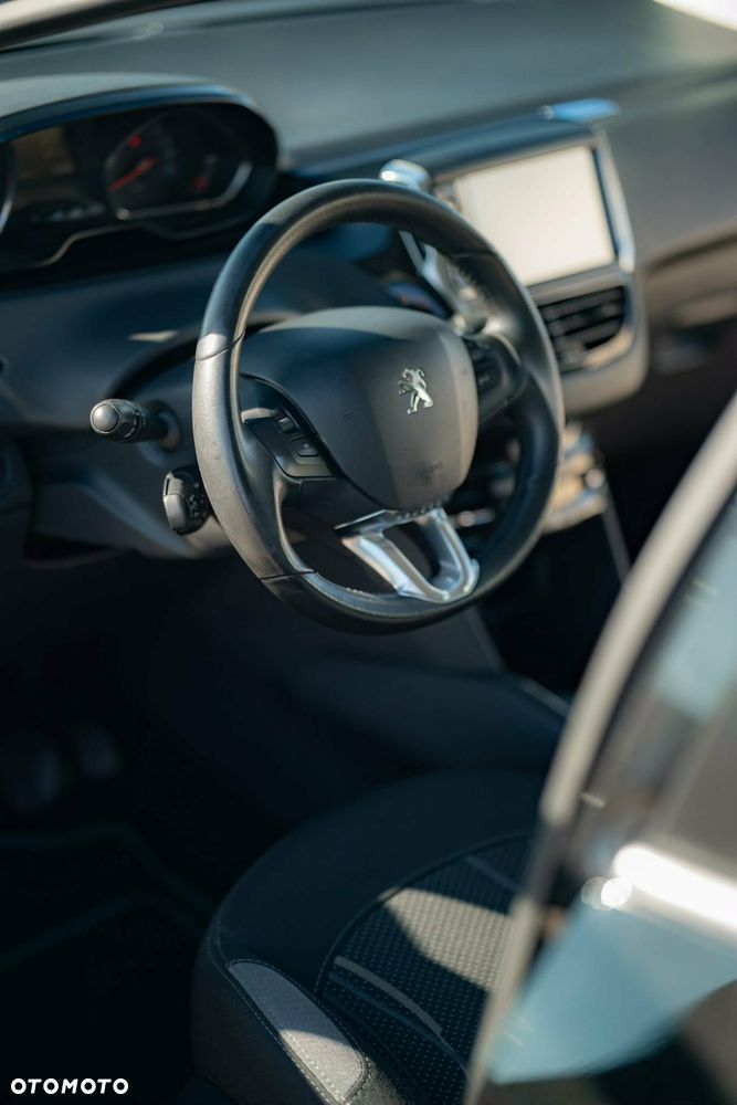 Peugeot 208 1.2 PureTech Active - 12
