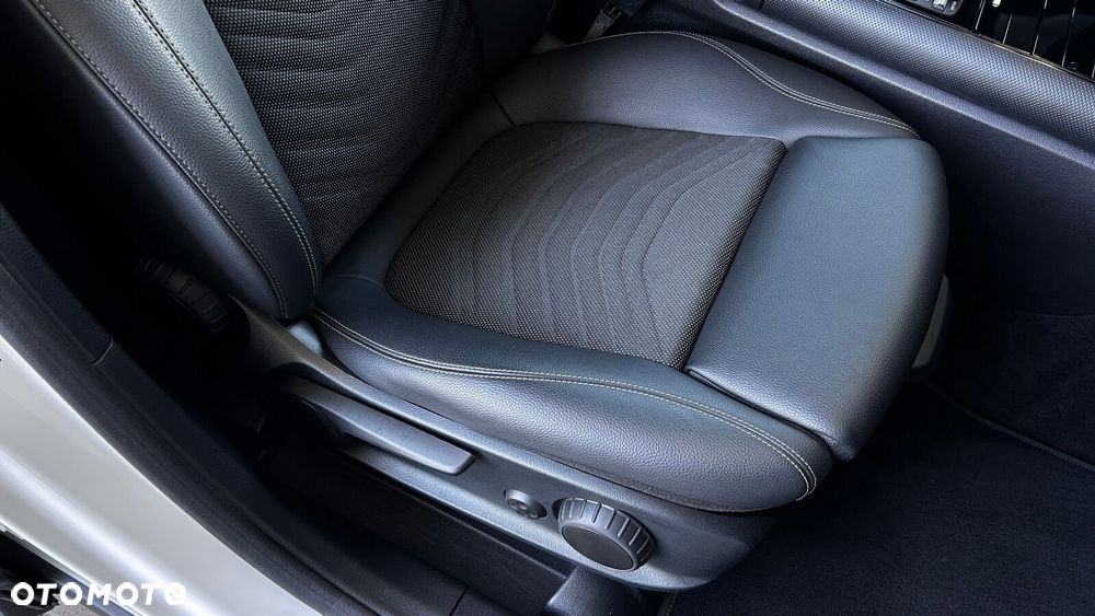 Mercedes-Benz GLA 200 Style - 24
