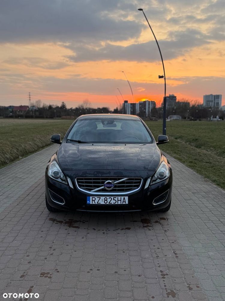 Volvo V60 T3 Summum - 2