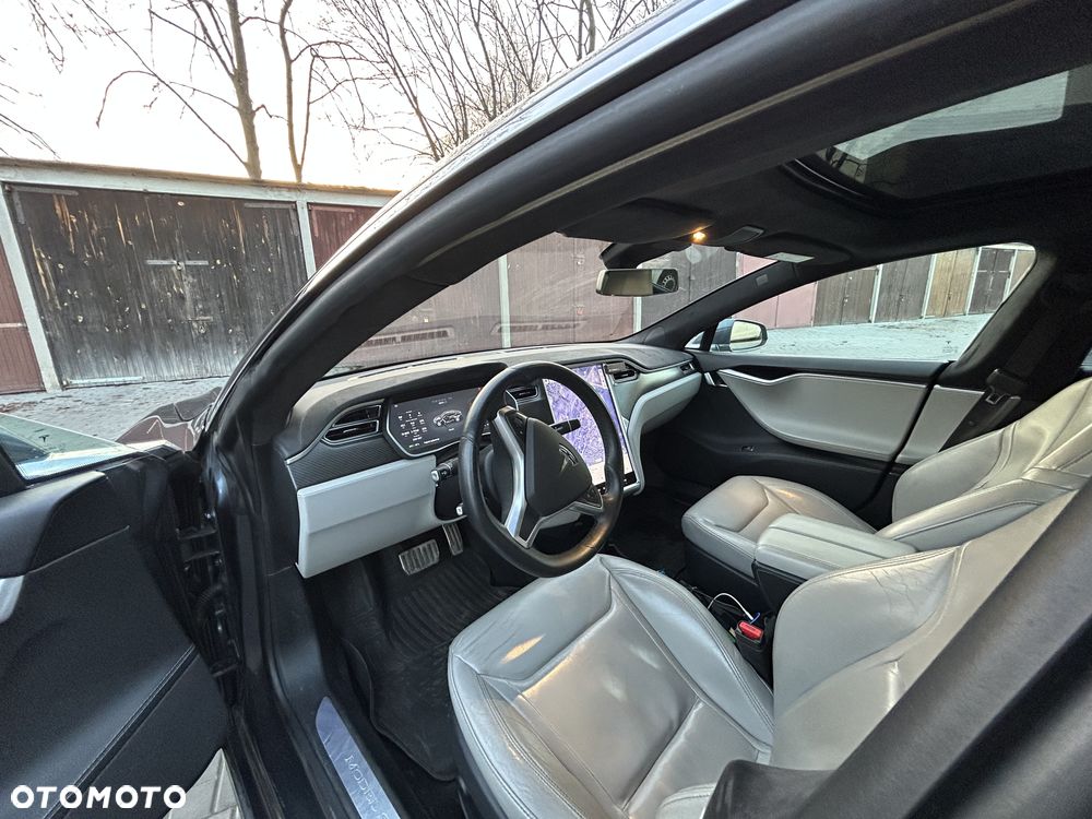 Tesla Model S 85 D - 19