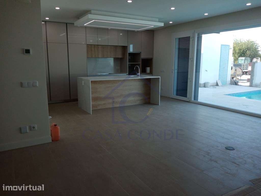 Moradia T4 Duplex com piscina, 180 m², acabamentos de luxo - Grande imagem: 3/41