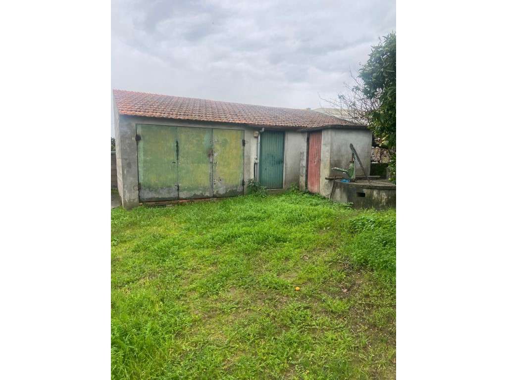 Casa térrea para recuperar na Carapinheira - Grande imagem: 2/34