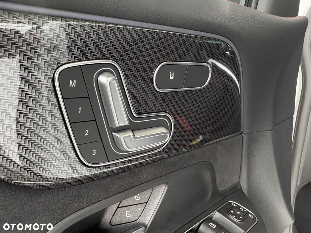 Mercedes-Benz GLA - 9