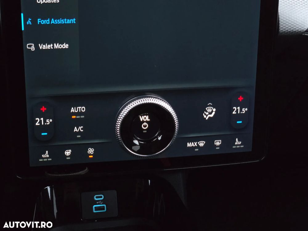 Ford Mustang Mach-E PREMIUM - 19