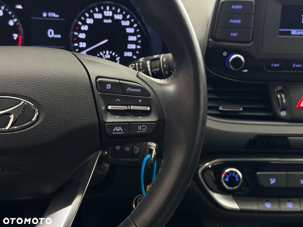 Hyundai i30 1.5 DPI Classic + - 23