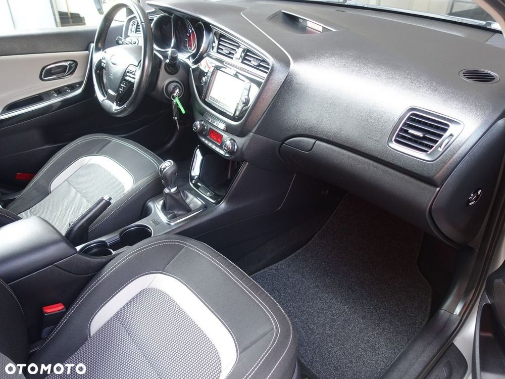 Kia Ceed - 12