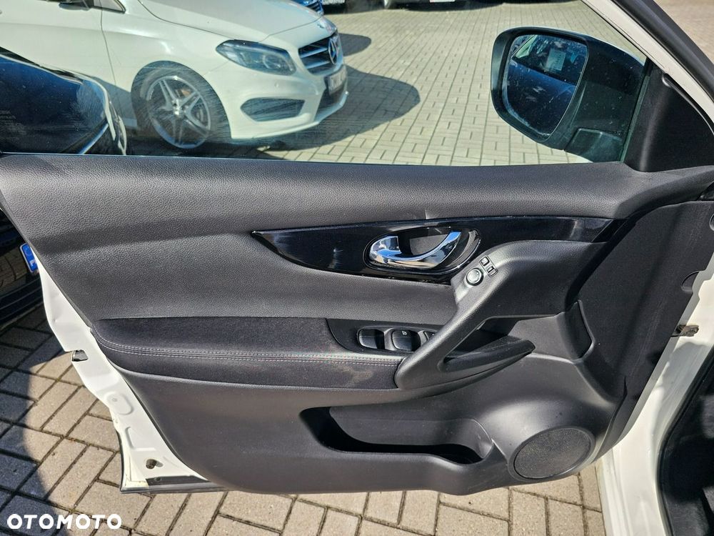 Nissan Qashqai 1.2 DIG-T N-Connecta - 24