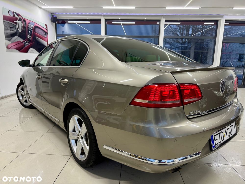 Volkswagen Passat 1.4 TSI R-Line Edition Plus - 22