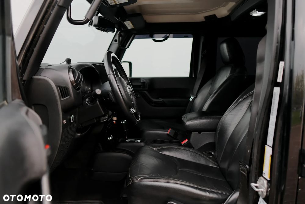 Jeep Wrangler 3.6 Unlim Sahara - 26
