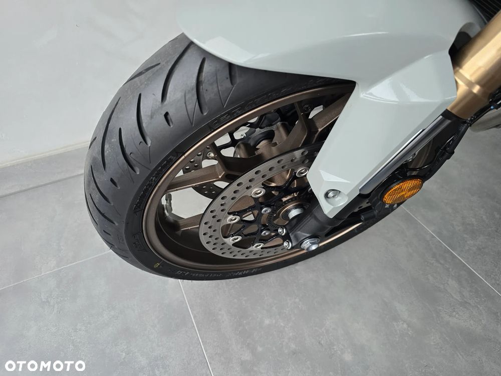 Honda CB - 16