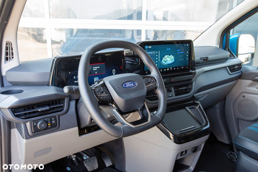 Ford Tourneo Custom - 12