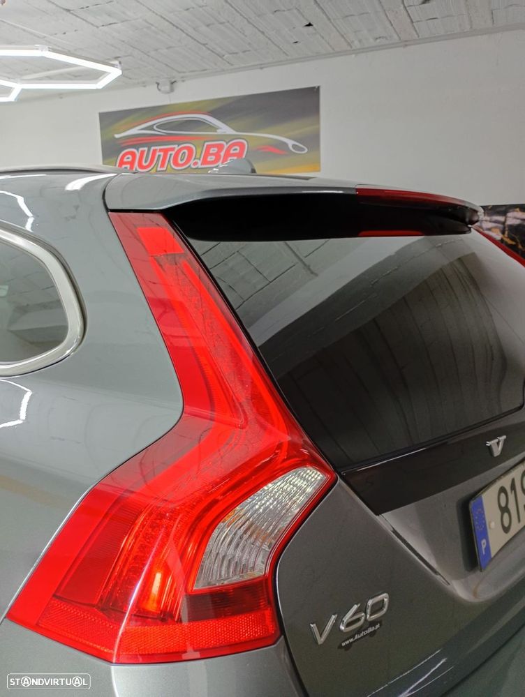Volvo V60 2.0 D2 R-Design Momentum - 45