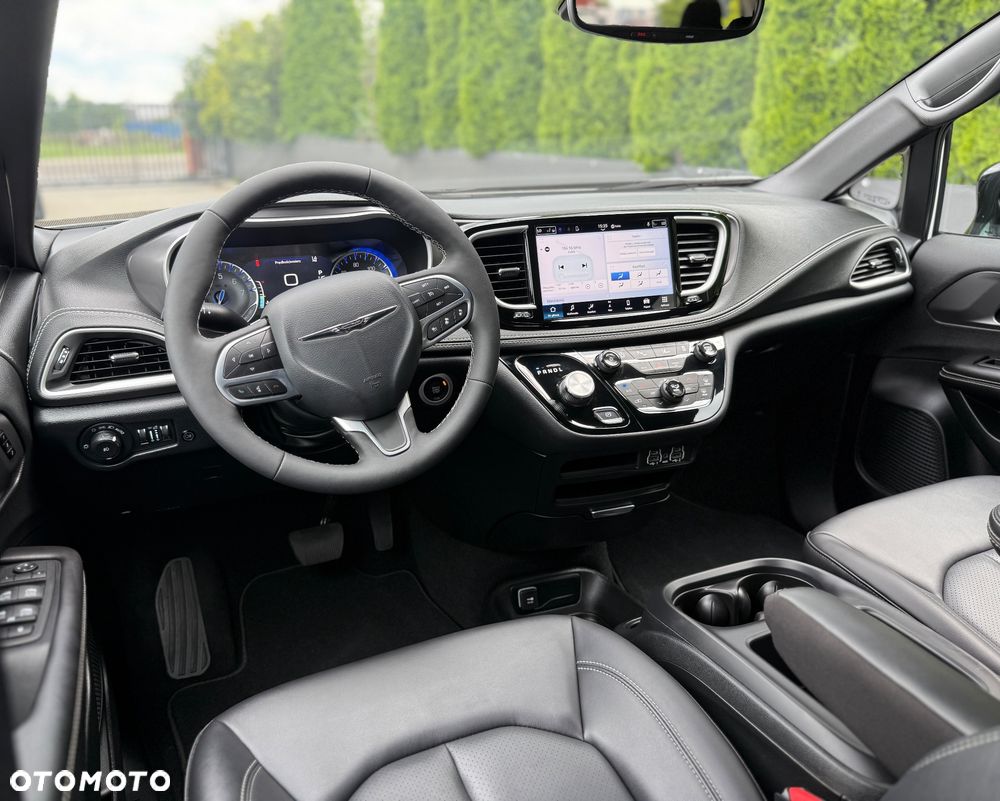 Chrysler Pacifica - 31