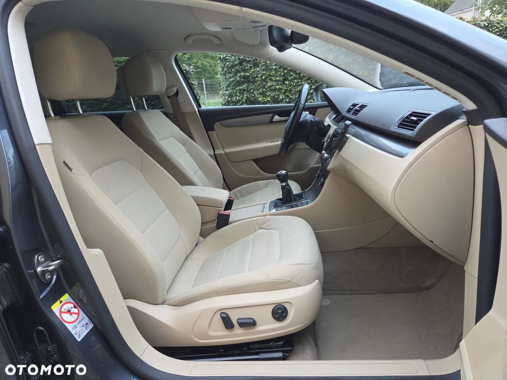 Volkswagen Passat - 17